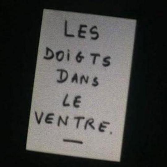 《肚皮上的手指》电影封面