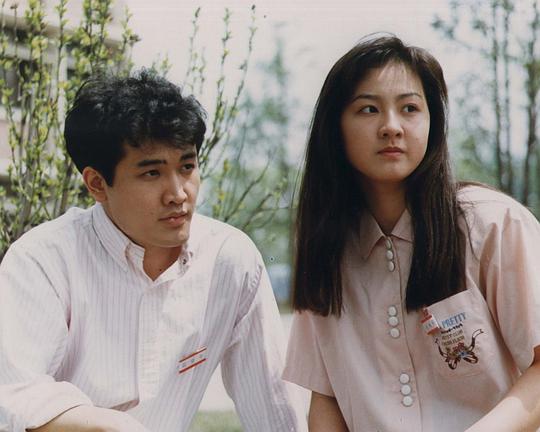 《那么，偶尔抬头看看天空》电影封面