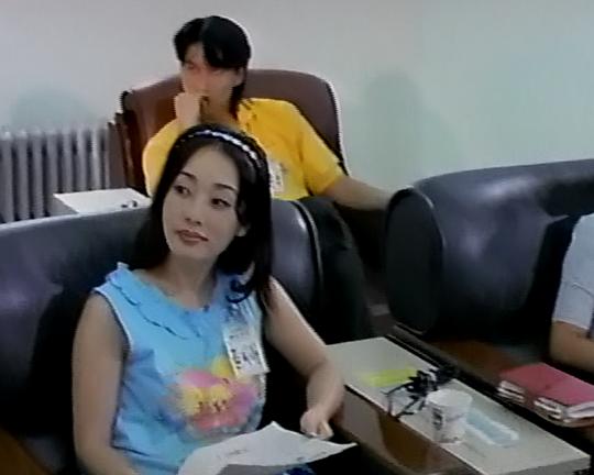 《赤裸并存在着》电影封面