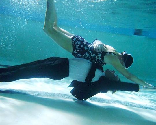 《Deep End Dance》电影封面