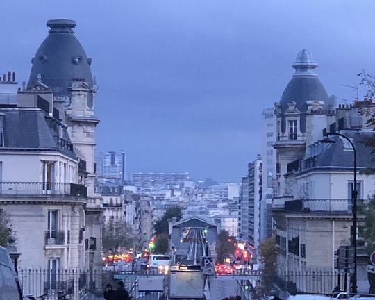 《圣山》电影封面