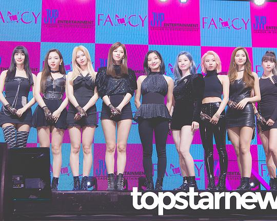 《TWICE迷你7辑「FANCY」回归Showcase》歌舞剧封面