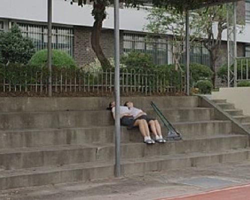 《귀벌레》电影封面