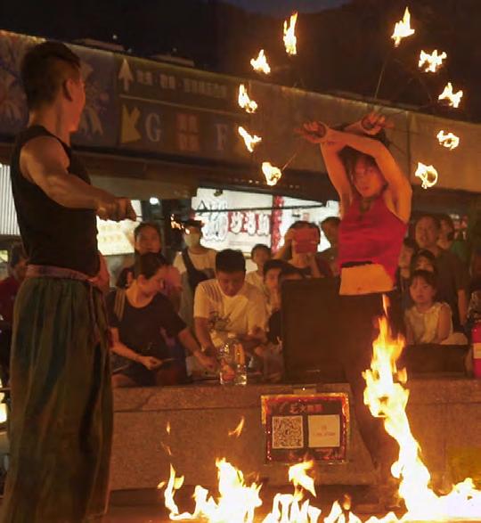 《火中跳舞的蝴蝶》纪录片封面