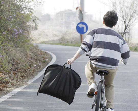 《정오에서》电影封面