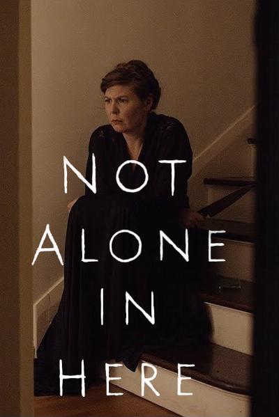 《不是独自在此》电影封面