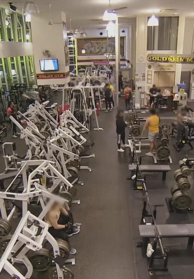 《纪实72小时：彻夜不眠巨大健身房!》纪录片封面