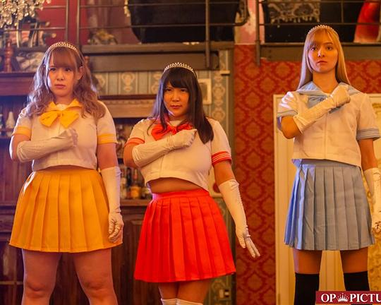 《揉めよドラゴン》电影封面