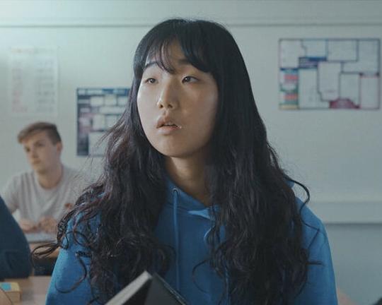 《离开巢穴》电影封面