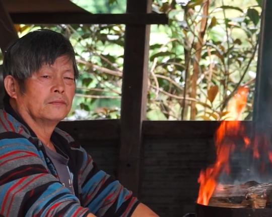 《Mgaluk Dowmung正要連結銅門—銅門家族的故事》纪录片封面