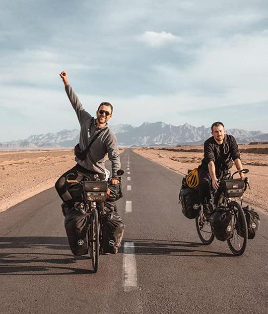 《骑行边界》纪录片封面