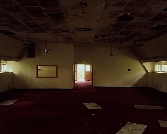 《긴 복도》纪录片封面