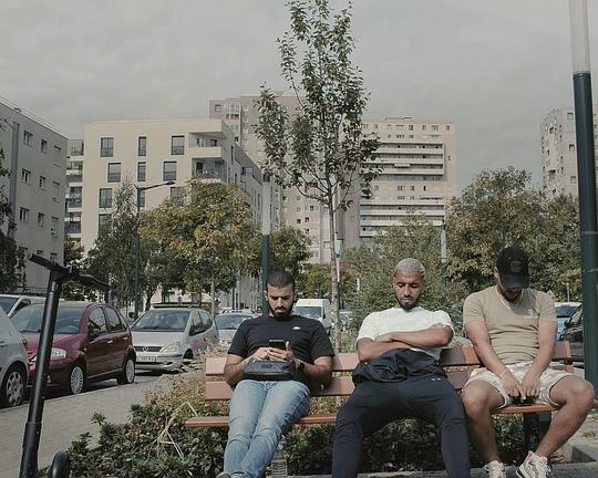 《燃烧的新月》纪录片封面