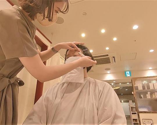 《ドキュメント72時間:ヘアメイク店 私は眉毛を整える》纪录片封面