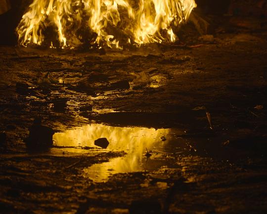 《你体内的风仅是拜访，你的呼吸行将化为雷鸣》纪录片封面