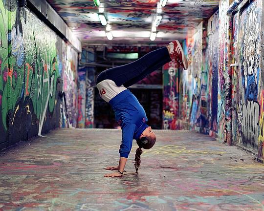 《Keep Stepping》纪录片封面