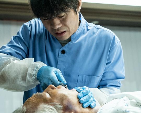 《金牙》电影封面