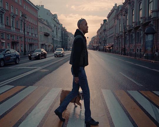 《Happy》电影封面