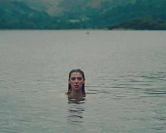 《She Always Wins》电影封面