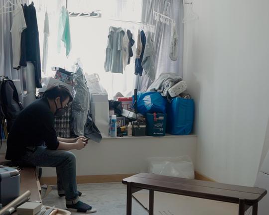 《The Grass is Greener on the Other Side》纪录片封面