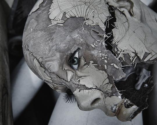 《눈썹》纪录片封面