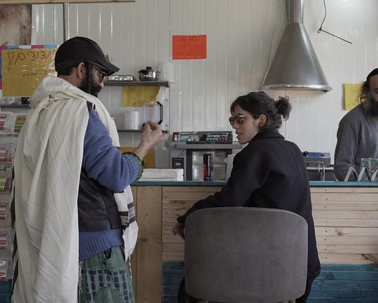 《Achshav, ahat mishelanu》纪录片封面