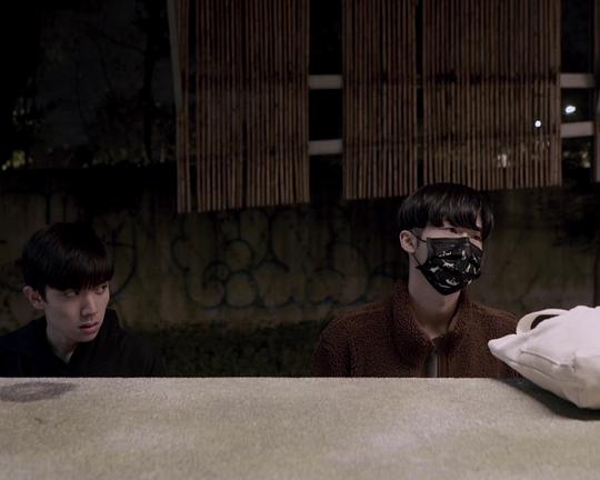 《寂寥无声的凝视》电影封面