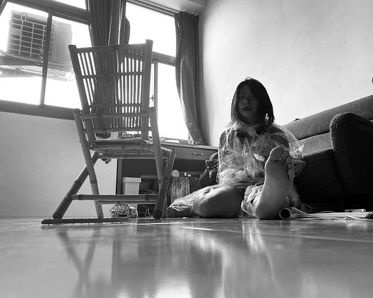 《蜘蛛洞》电影封面