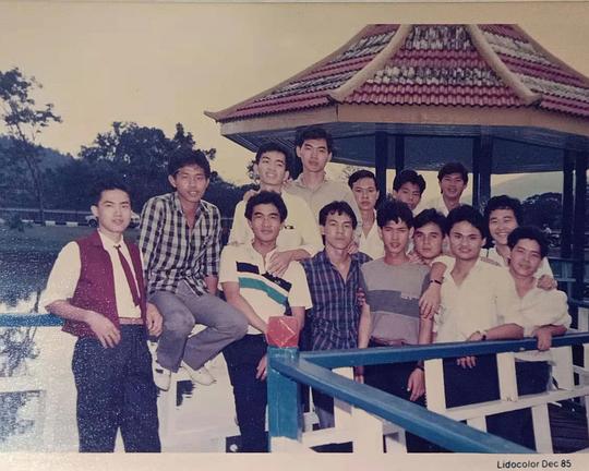 《跳飛機》纪录片封面