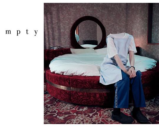 《empty》电影封面