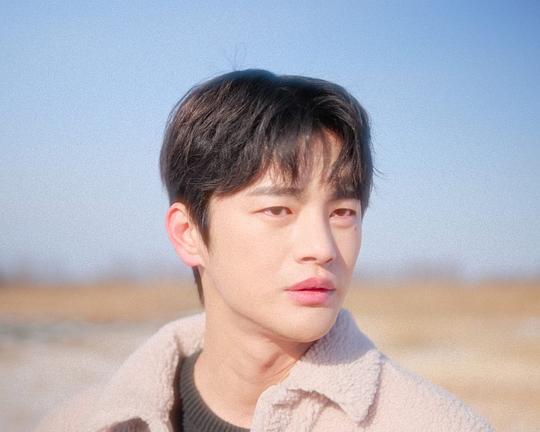 《困境 by 徐仁国》电影封面