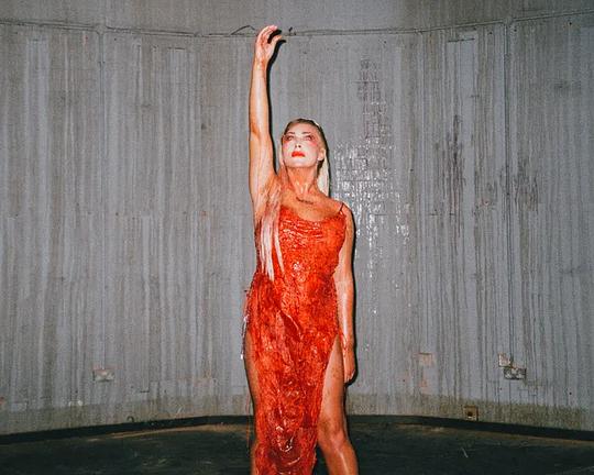 《我可以看见太阳却还感受不到它的温暖》电影封面