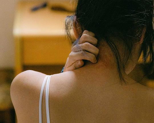 《后颈》电影封面