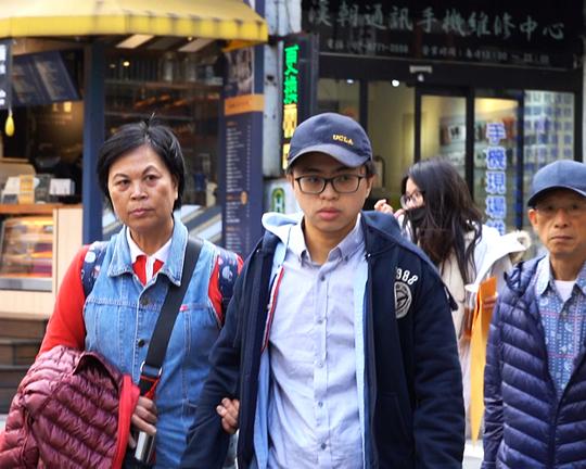 《做自己的条件》纪录片封面