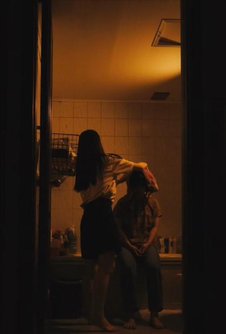 《지원과 율리야》电影封面