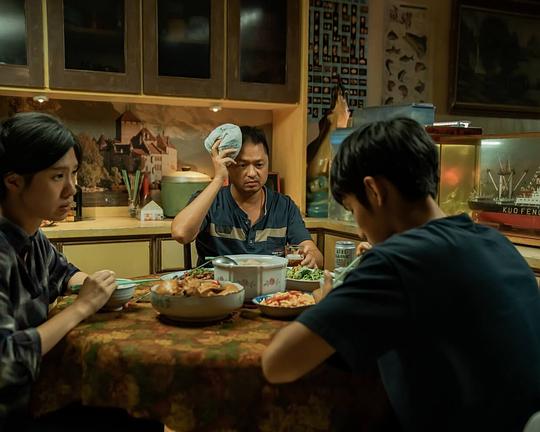 《隔河》电影封面