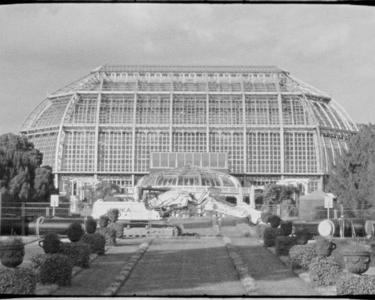 《Schauhaus》纪录片封面