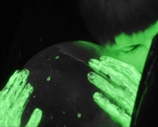 《夜光城》电影封面