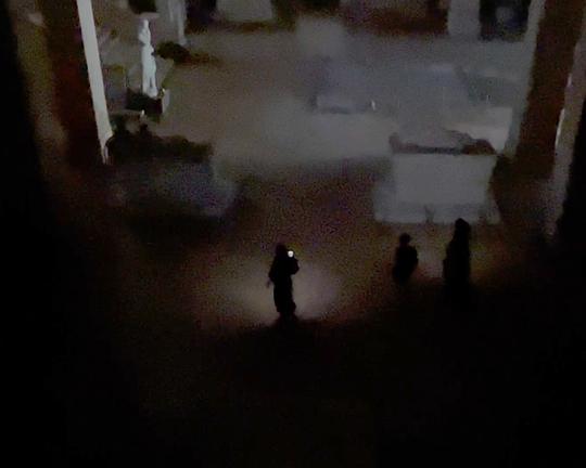 《石棺里的醉生梦死》纪录片封面