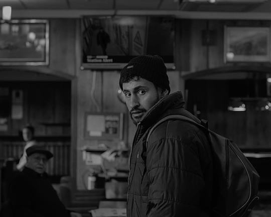 《凝视深渊时》电影封面