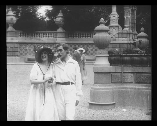 《维尔托夫的回归》纪录片封面