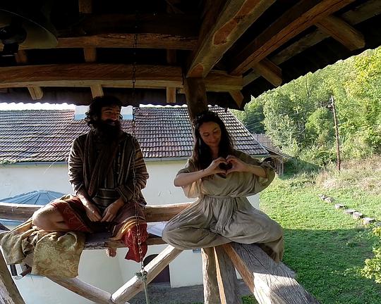 《穿着毯子的人》纪录片封面