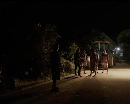 《四月的泥泞》电影封面