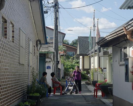 《유리벽》纪录片封面