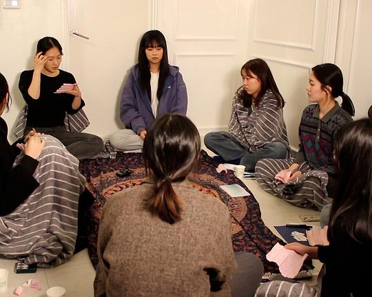 《试图自杀前两小时吸烟视频》纪录片封面