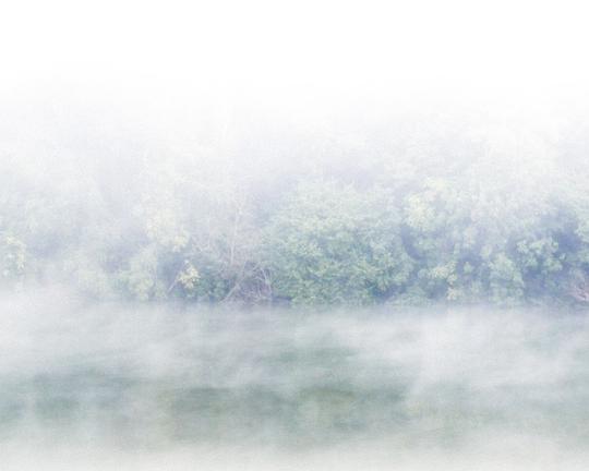 《至白之影》纪录片封面