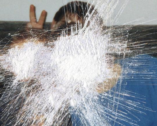 《在我母亲的公寓里有很多扇门》纪录片封面