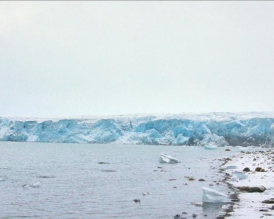 《180°・78°14’n 15°36’e・2013》电影封面