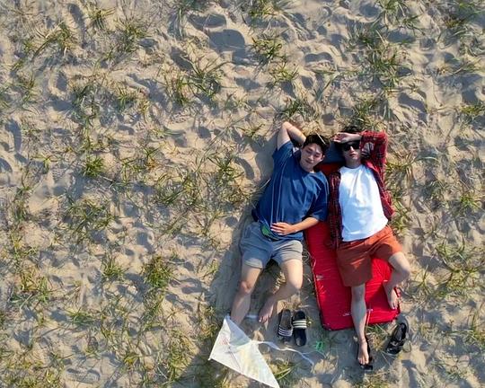 《湛蓝又绚烂的》电影封面