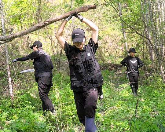 《只是，我们短暂停留的地方》纪录片封面